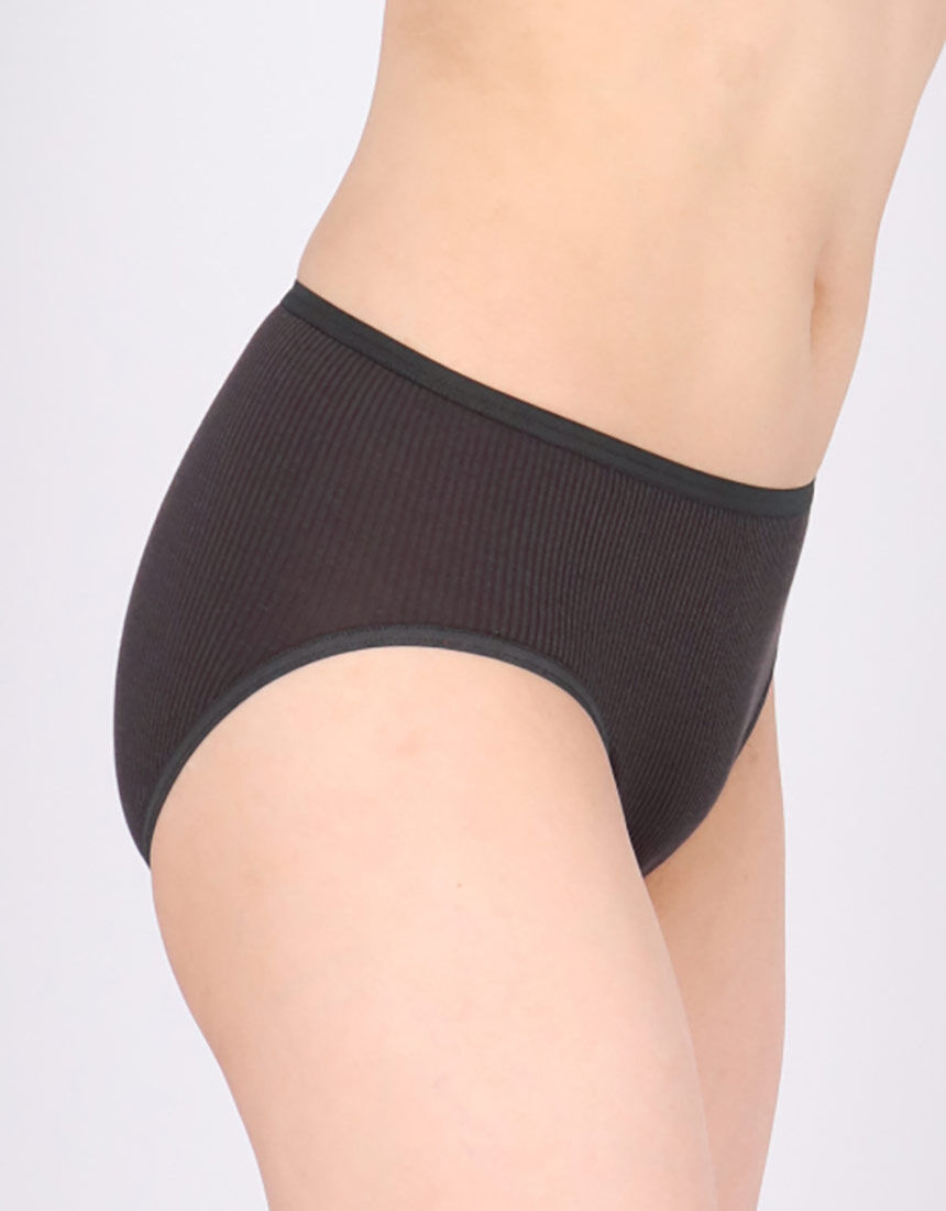 ウイング サイドに縫い目がない（はきこみ丈ふつう） ショーツ EC2400