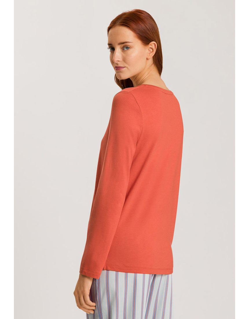 ハンロ コットンとレーヨンの混紡素材の、なめらかな肌ざわり トップス