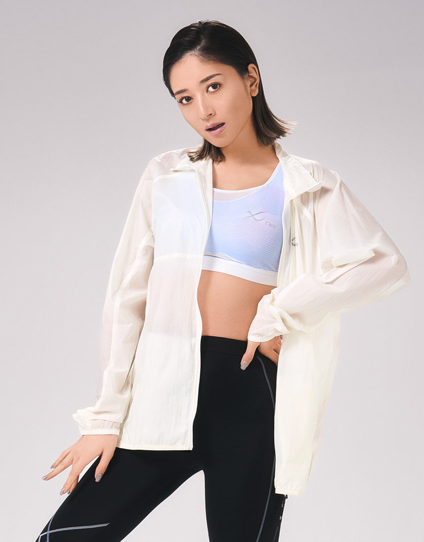 未使用　CELINE アスリート ブラ / メッシュ WHITE サイズS 通気性の良いスポーツブラ(メッシュ使い)(ワイヤーなし) - 学校制服の