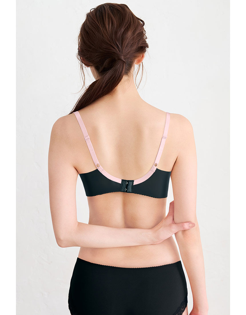 ワコール_ウェブストア限定 小さく見せるブラ 着やせ効果（D〜H