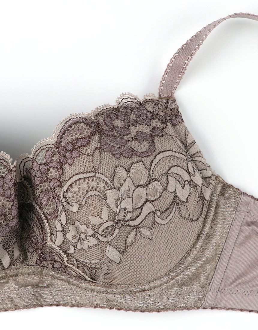 ウイング 新色【小さく見せるブラ】高さをおさえて、コンパクトに