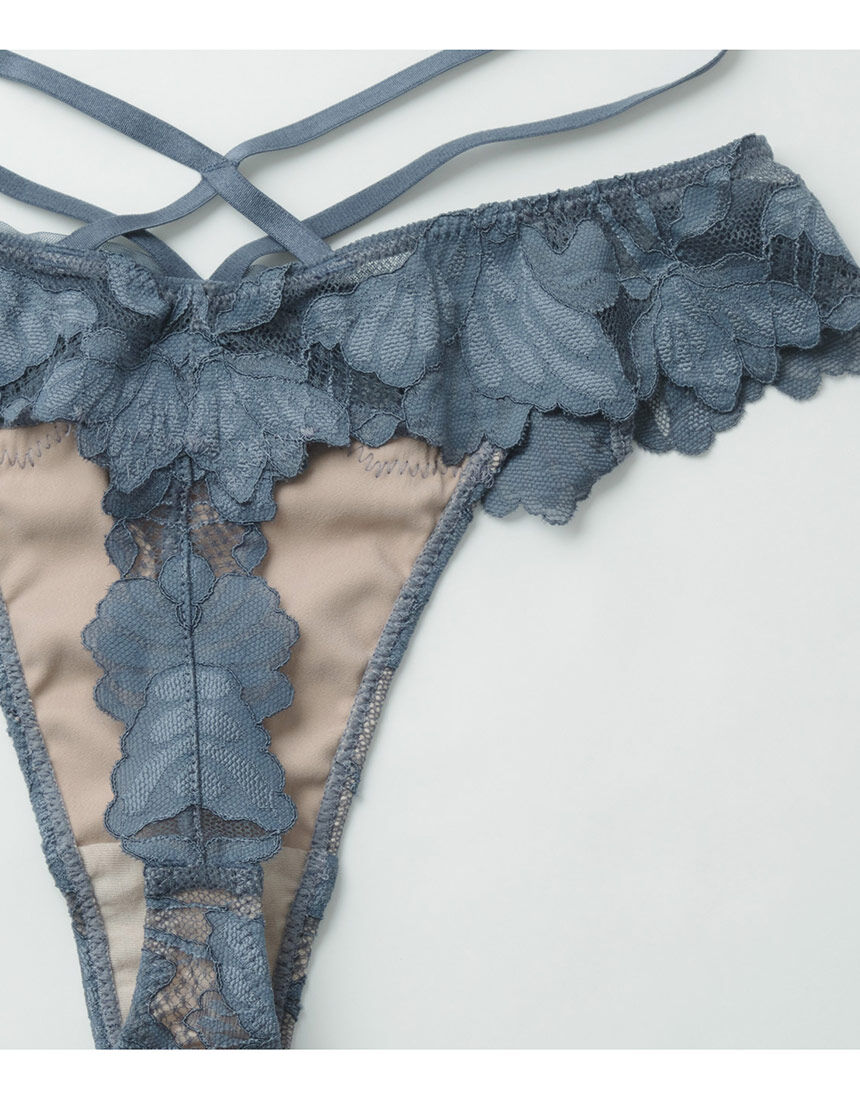 SALON by PEACH JOHN 【Tバック】美しい総レースに、ストリング使いが