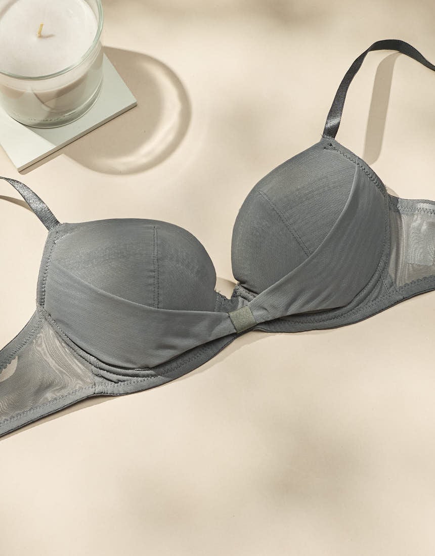 ウンナナクール リボンブラ 胸もとフィットながもち〜動いても、キレイ