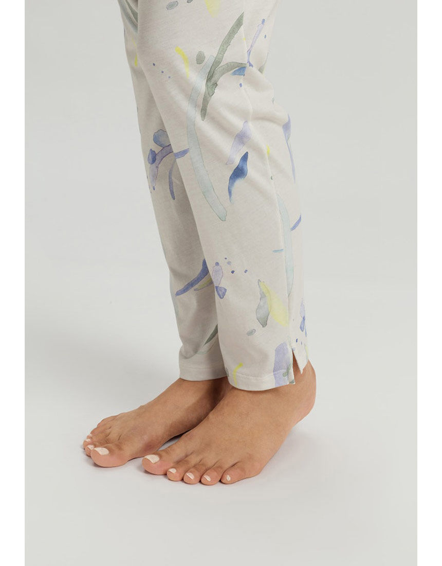 ハンロ コットンとレーヨンの混紡素材の、なめらかな肌ざわり ボトムス