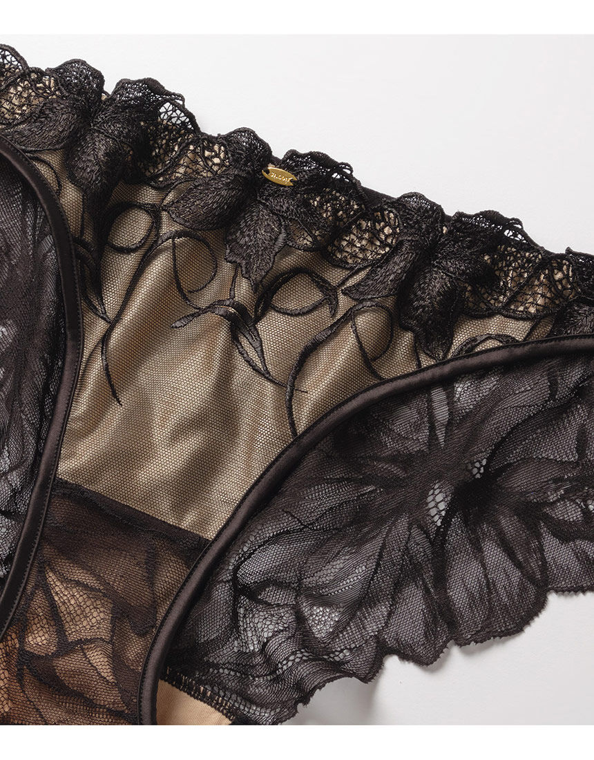 SALON by PEACH JOHN 大胆フロント、繊細バック。2種のレースが魅力的