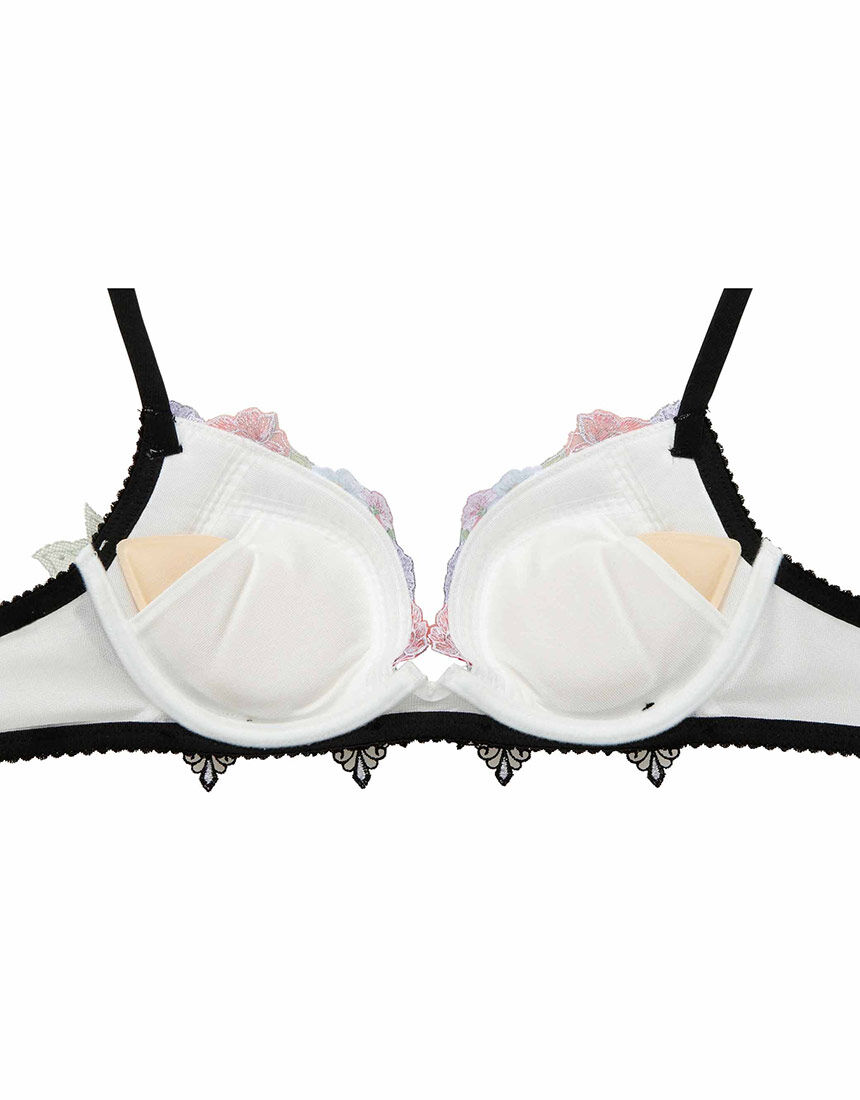 サルート X状の谷間&軽いつけごこち【フロントエックスプラス サルート X状の谷間&軽いつけごこち【フロントエックスプラス