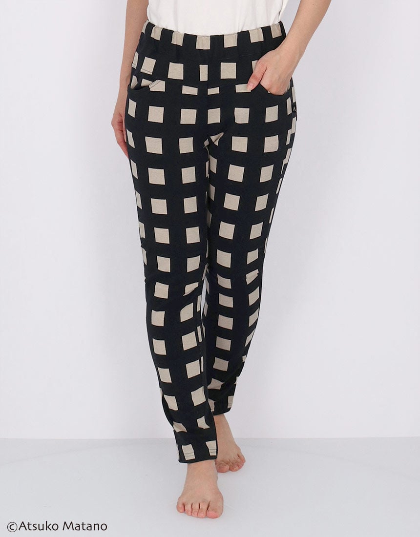 アツコマタノ 【綿混】ストレッチ性のあるジャガード素材＆ひざ部分の