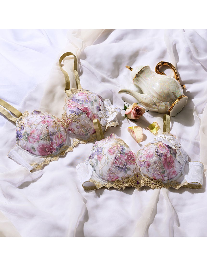 サルート しっかり盛れる×脇高ですっきり【Real Up Bra