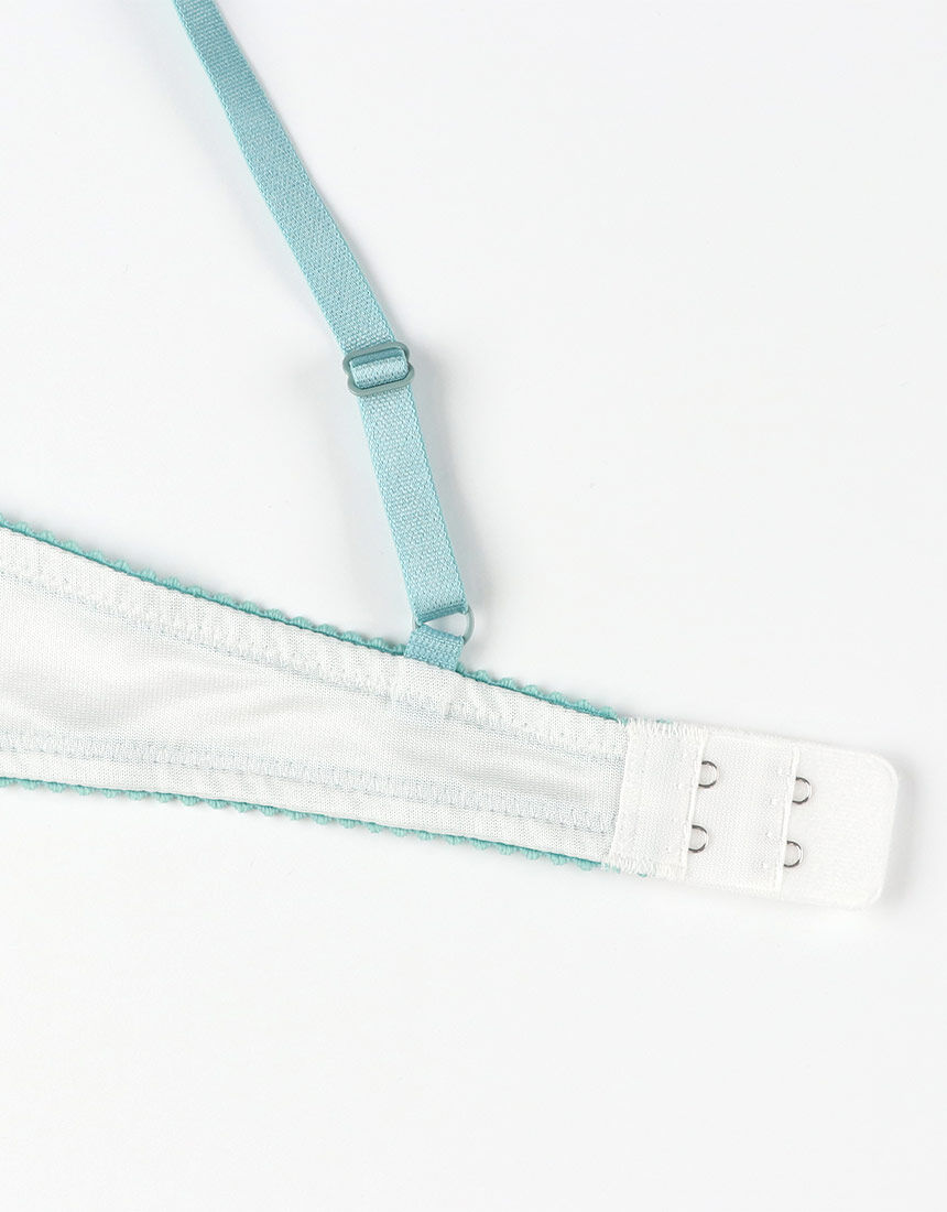 サルート X状の谷間＆軽いつけごこち【フロントエックスプラス