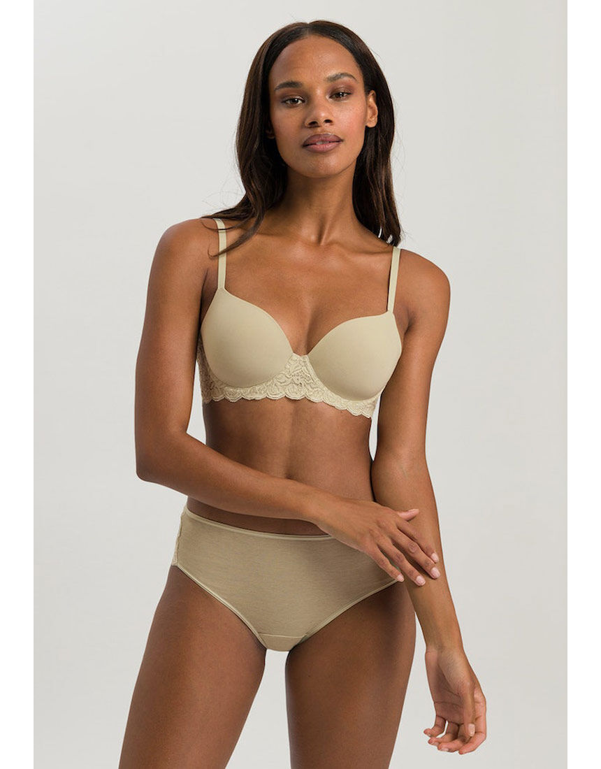 新品タグ付き HANRO カップ部分はアウターにひびきにくいブラジャー 75B 新品タグ付き HANRO カップ部分はアウターにひびきにくい