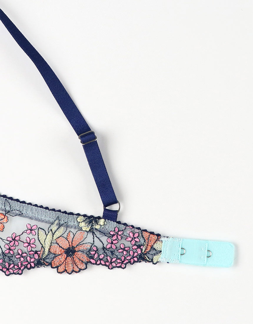 最終価格！Salute♡美品6/10迄出品 サルート 【復刻デザイン 限定発売商品】C〜Iカップ：きれいな谷間を