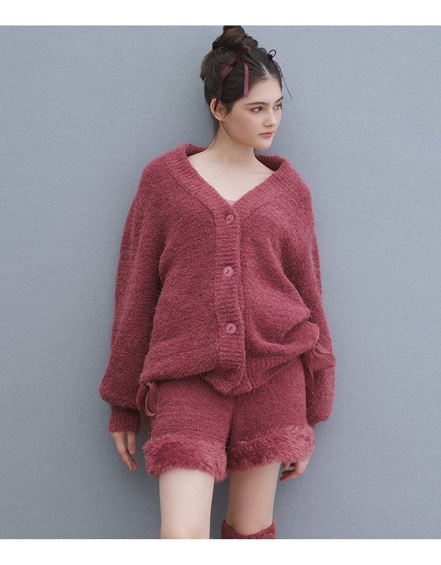 PEACH JOHN 【毛足が長く、ふわふわ】カーデ＋ショートパンツの2点