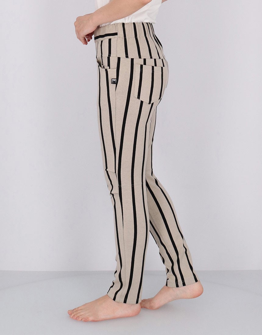 アツコマタノ 【綿混】ストレッチ性のあるジャガード素材＆ひざ部分の