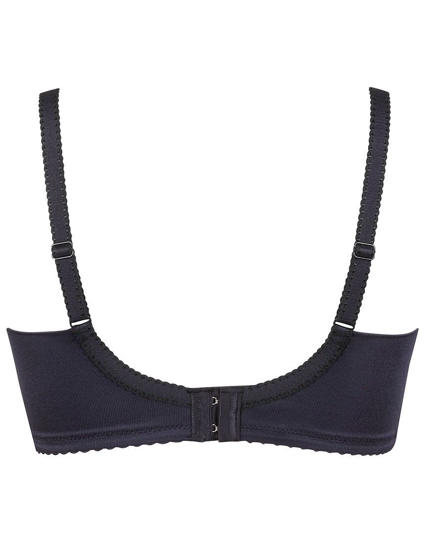 ウイング／レシアージュ 「小さく見せるブラ」自然にすっきり
