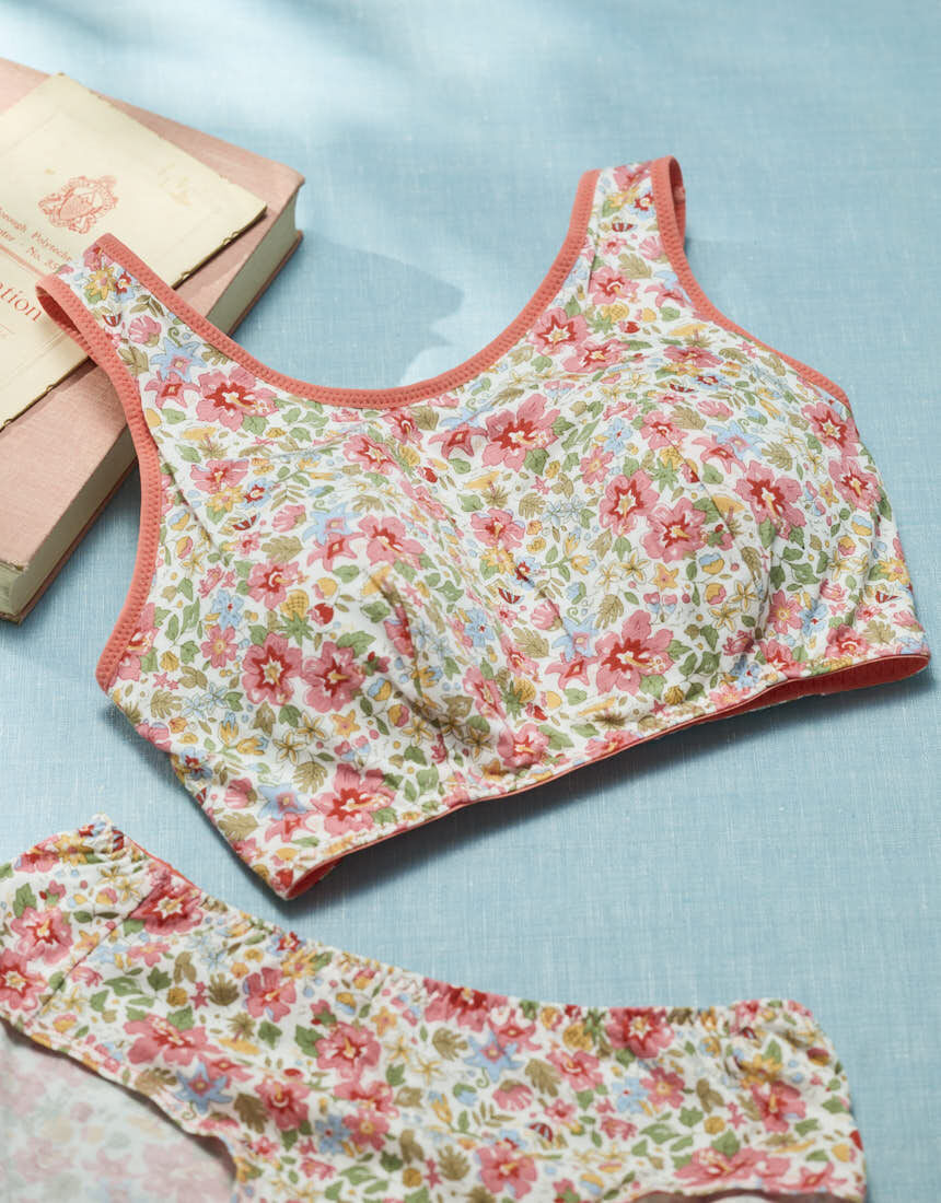 。わか様。ウンナナクールリバティブラ、ピーチジョンシアーフラワーブラ上下セット。 セール】MADE WITH LIBERTY FABRIC さあ、わたし レース 脇高
