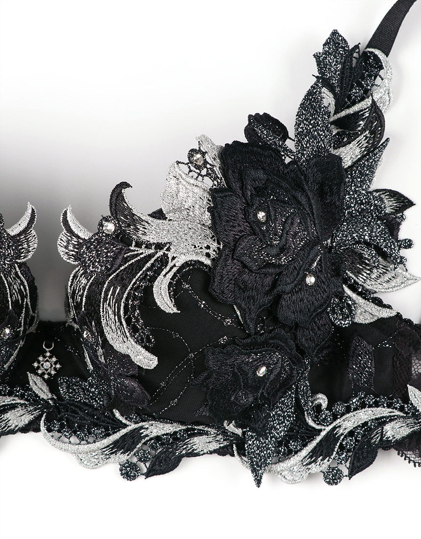 サルート 【限定発売商品】C〜Iカップ：きれいな谷間をつくる