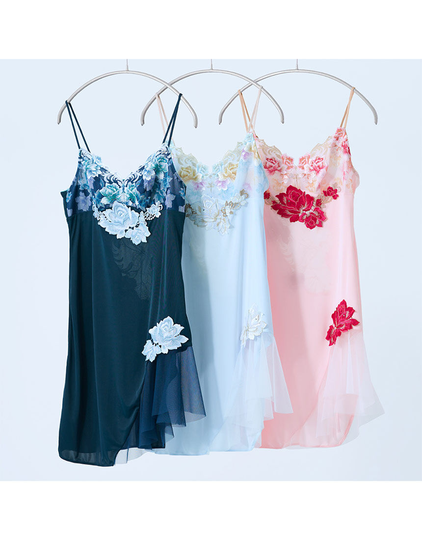 サルート　大輪のバラ刺繍入り　スリップМ サルート 大輪のバラ刺繍入り スリップМ