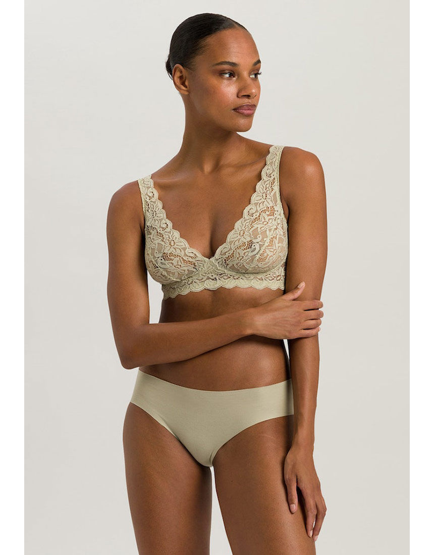 新品タグ付き HANRO カップ部分はアウターにひびきにくいブラジャー 75B 新品タグ付き HANRO カップ部分はアウターにひびきにくい