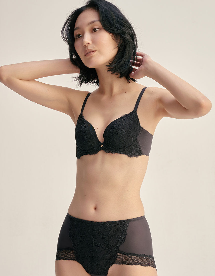 Yue シャツをきれいに着こなせる 3／4カップブラ BJP490