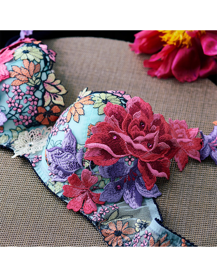 サルート 【復刻デザイン 限定発売商品】C〜Iカップ：きれいな谷間を