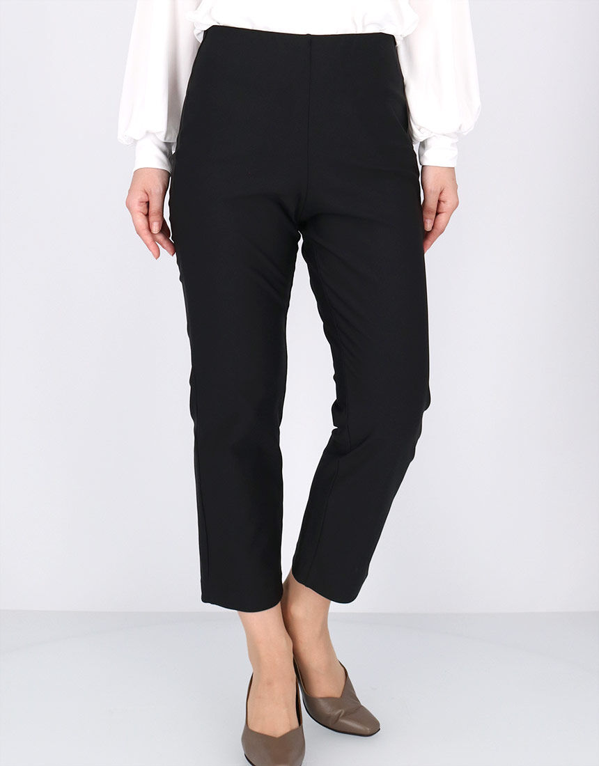 ワコール_カルソン たてよこに伸びるストレートシルエットパンツ