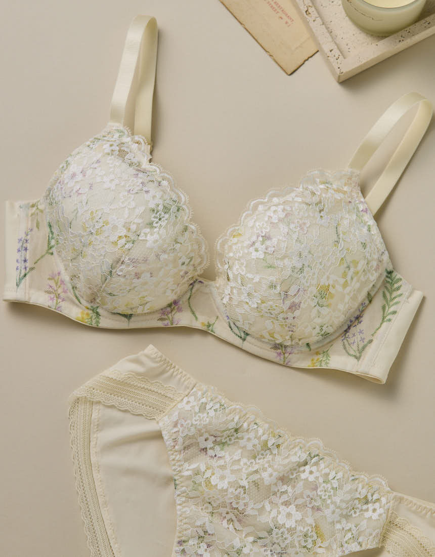 ウンナナクール 〜繊細で美しいリバーレースを使用〜 小さく見せるブラ