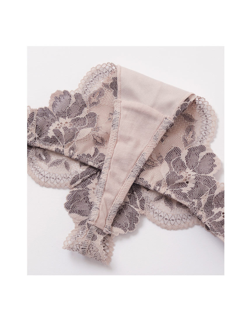 PEACH JOHN 【Tバック】柔らかく伸びの良い総レースで、肌あたり