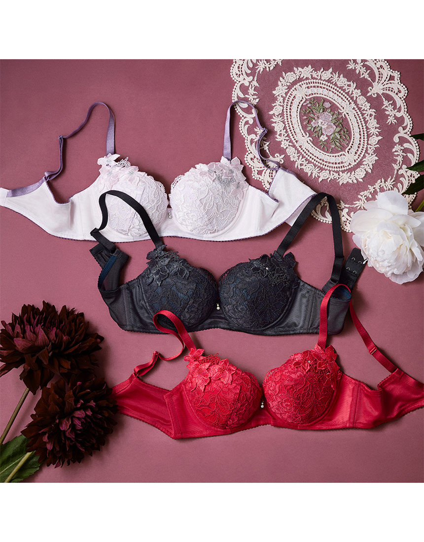 サルート セレブ女優のような艶デコルテ、バスト位置は高く【女優