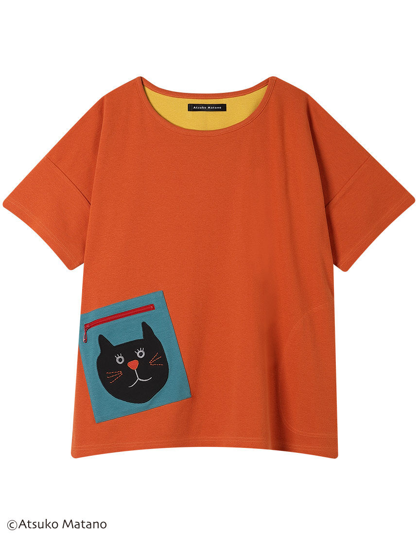 アツコマタノ 【綿混】ポケットに大きな黒猫のアップリケ トップス