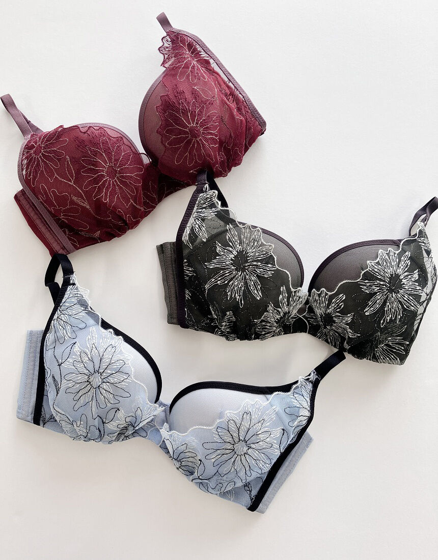 アンフィ 上胸にぴたっとフィットするノンワイヤー【BRAGENIC