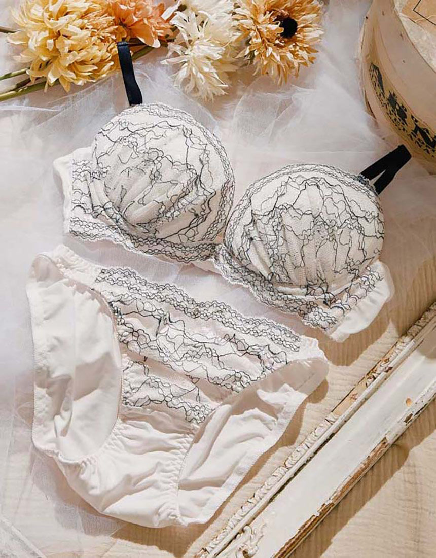 northerly (ノーザリー) クラシカルレースふわもり ブラ＆ショーツ