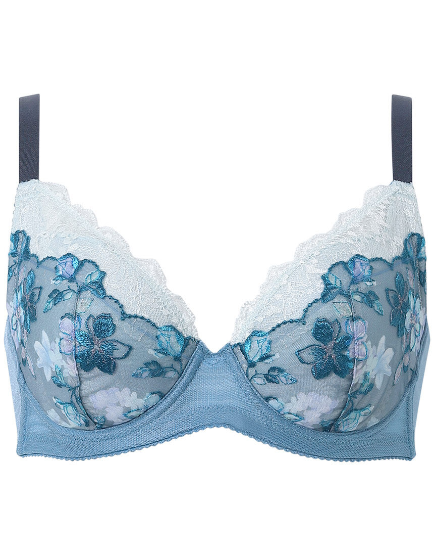 ワコール 【新色】ニットもすっきり着こなす 小さく見せるブラ 3／4