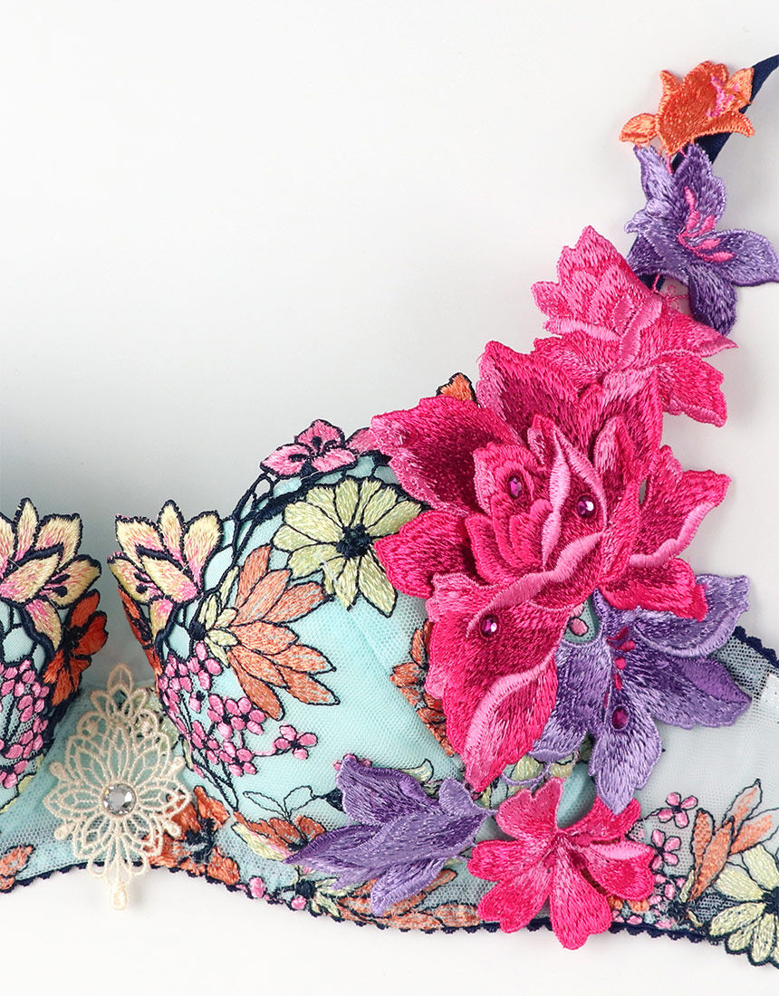 サルート 【復刻デザイン 限定発売商品】C〜Iカップ：きれいな谷間を