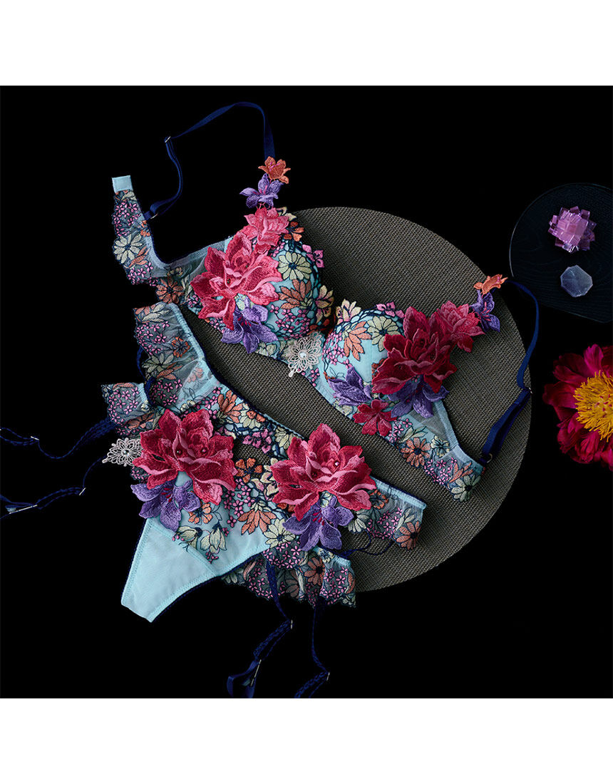 サルート 【復刻デザイン 限定発売商品】C〜Iカップ：きれいな谷間を