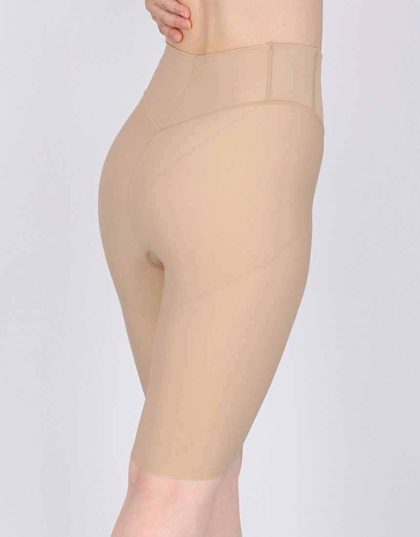 ワコール 【お尻をキュッ！座ってもラク！】小さく見せるガードル