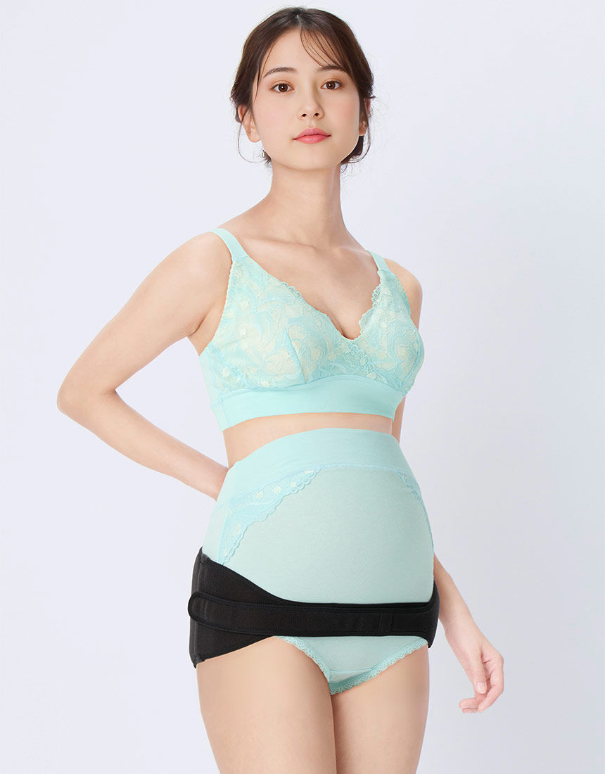 ウイング／マタニティ 伸びよい素材で妊娠中のおなかを包み込む