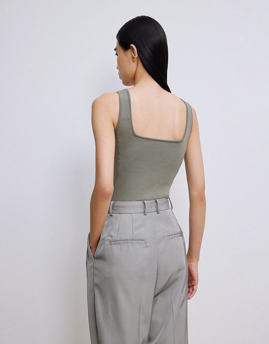 【アワ ワコール】カップインニットタンクトップ/未使用美品/トップス/ブラック OUR WACOAL（アワワコール）の「カップ付きニットタンクトップ