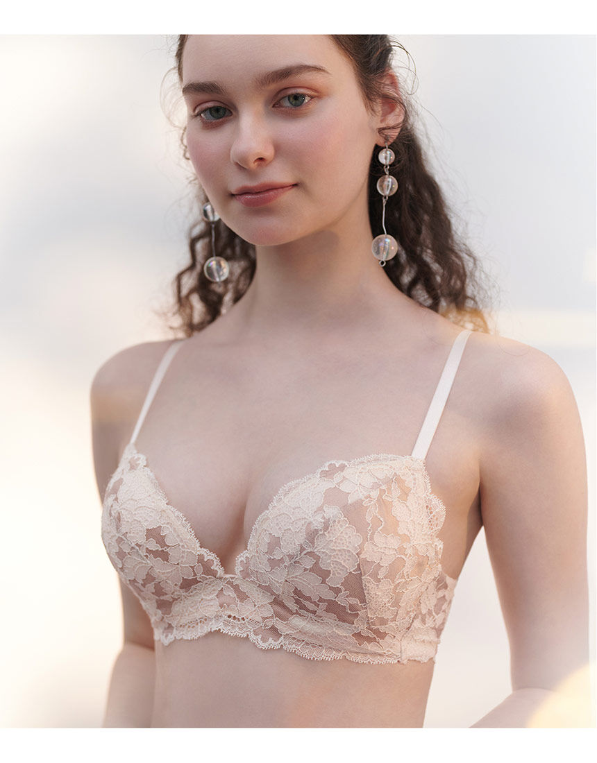 PEACH JOHN 【盛りブラ・ひびきにくい】カップ別にバストを盛って、誰