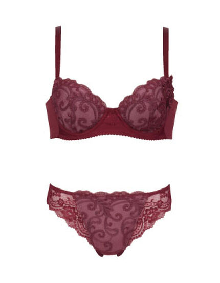 胸もと年齢マイナス5歳をめざすブラ＜ふっくら長持ち＞