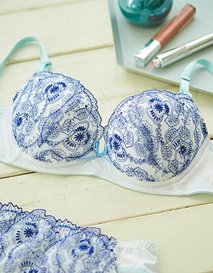 【自然な谷間メイク】CITY ART