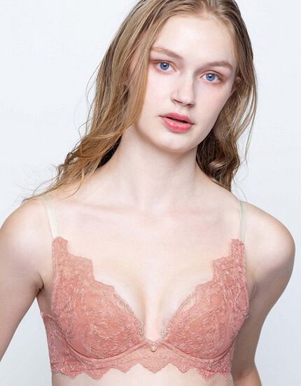 グラマラス＆リッチな谷間をメイク