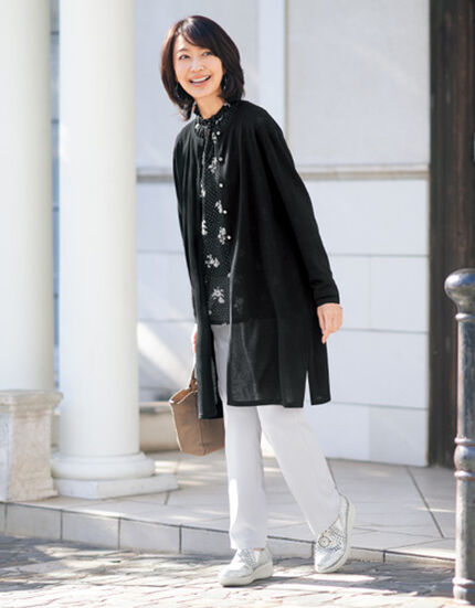 モノトーンをソフトに愉しむ大人の夏　1