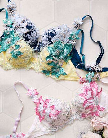 ワコール サルート☆バチカン市国店舗限定☆ブラE65&ショーツL 引きしめ 