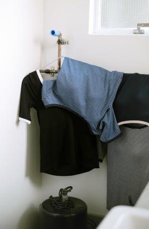 CUP IN BACK OPEN T-SHIRT