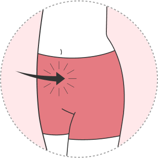 ぽっこりお腹をおさえる