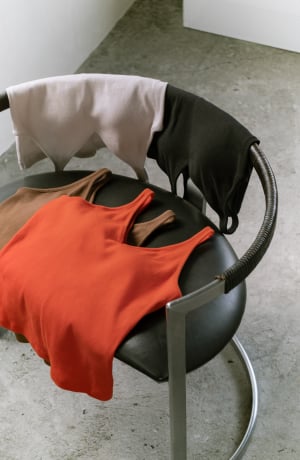 CUP IN V-NECK CAMISOLE