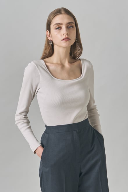 CUP IN SQUARE NECK LONG T-SHIRT JCW557 モデル画像