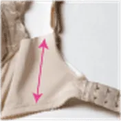 カップ肌側は綿混素材