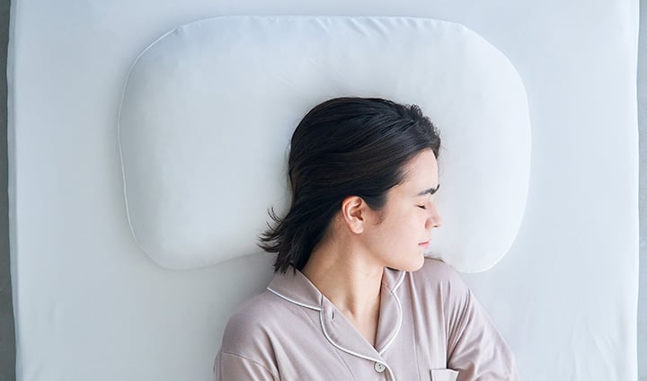 ワコール／睡眠科学　寄り添いフィット枕