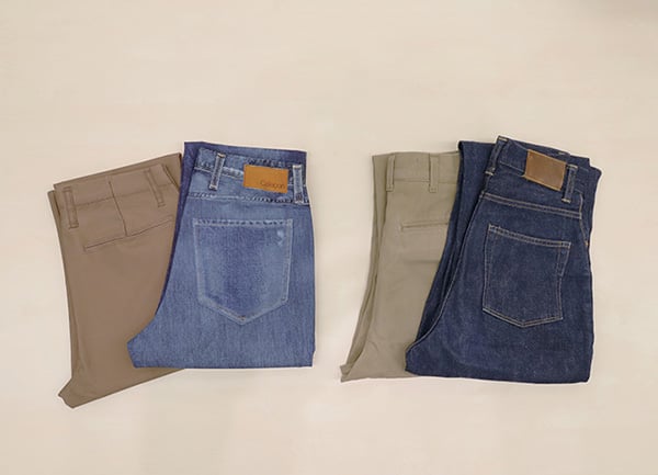右：いつものボトムス（デニム・チノパン）左：コンパクトアイテム